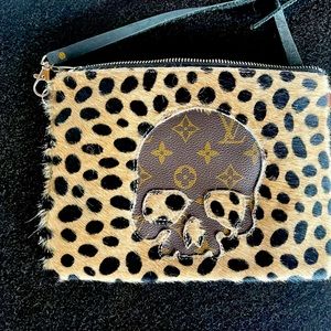 Louis Vuitton/Cheetah print Skull Pattern Cross—Body Handbag